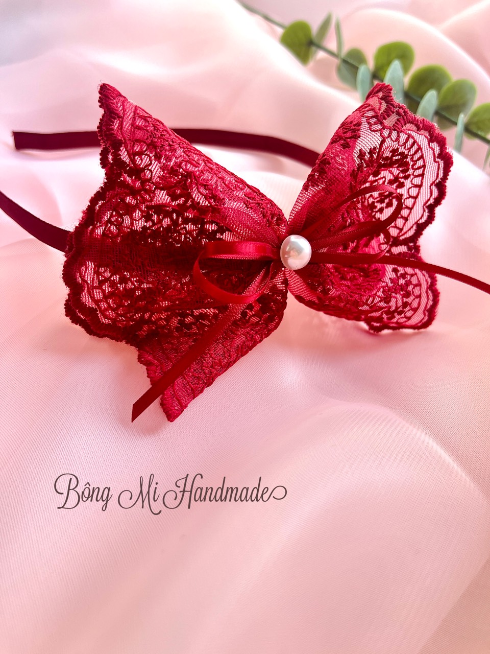 Bờm tóc nơ ren đính ngọc trai sang chảnh nổi bật cho bé gái